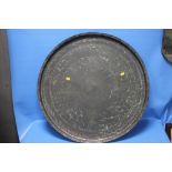 AN ANTIQUE OTTOMAN / ISLAMIC DECORATED METAL TRAY, D 69 CM