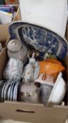 A TRAY OF CERAMICS TO INCLUDE STAFFORDSHIRE STYLE FIGURE, BLUE & WHITE MEAT PLATE ETC.