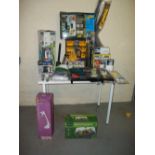 A SELECTION OF HOUSEHOLD DIY ITEMS TO INCLUDE STORAGE DRAWERS, A DETAIL STANDER, A SPRAYER, A