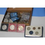 A CIGAR BOX OF CROWNS AND MISCELLANEOUS COINS