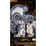 A TRAY OF BLUE & WHITE TEA & DINNERWARE (NOT INCLUDING TRAY)