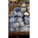A TRAY OF MAINLY BLUE & WHITE JASPERWARE (TRAY NOT INCLUDED)