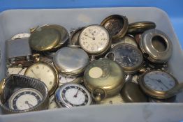 A COLLECTION OF ASSORTED POCKET WATCHES AND PARTS, to include some pair cased examples A/F