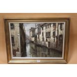 A LARGE GILT FRAMED OIL ON CANVAS OF A VENETIAN CANAL SCENE BY LORIS VEMDRAMIN SIGNED LOWER