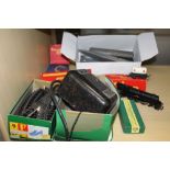 A COLLECTION OF MODEL RAILWAY ACCESSORIES TO INCLUDE TRI-ANG, HORNBY DUBLO, DINKY ETC.