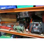 A QUANTITY OF ELECTRIC GARDEN TOOLS ETC TO INCLUDE A HEDGE TRIMMER, TROLLEY JACK, BENCH GRINDER ETC