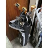 A DUNLOP GOLF BAG CONTAINING LEFT HANDED GOLF CLUBS