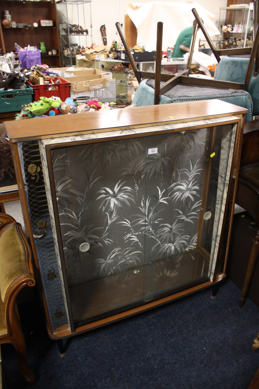 A RETRO MIRRORED DRINKS / CHINA CABINET W-101 CM