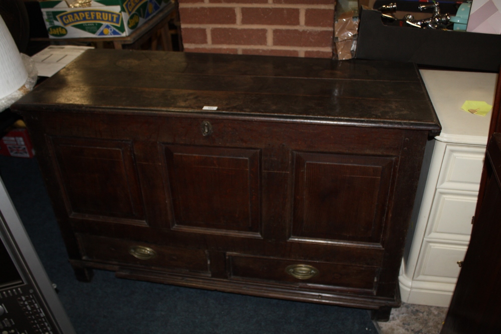 AN ANTIQUE OAK PANELLED MULE CHEST, the original hinged lid above a triple panel front and two