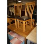 A MODERN OAK EXTENDING DINING TABLE AND 4 CHAIRS