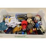 A TRAY OF TOYS TO INCLUDE DIE CAST TOY CARS, BOBBLE HEADS ETC.