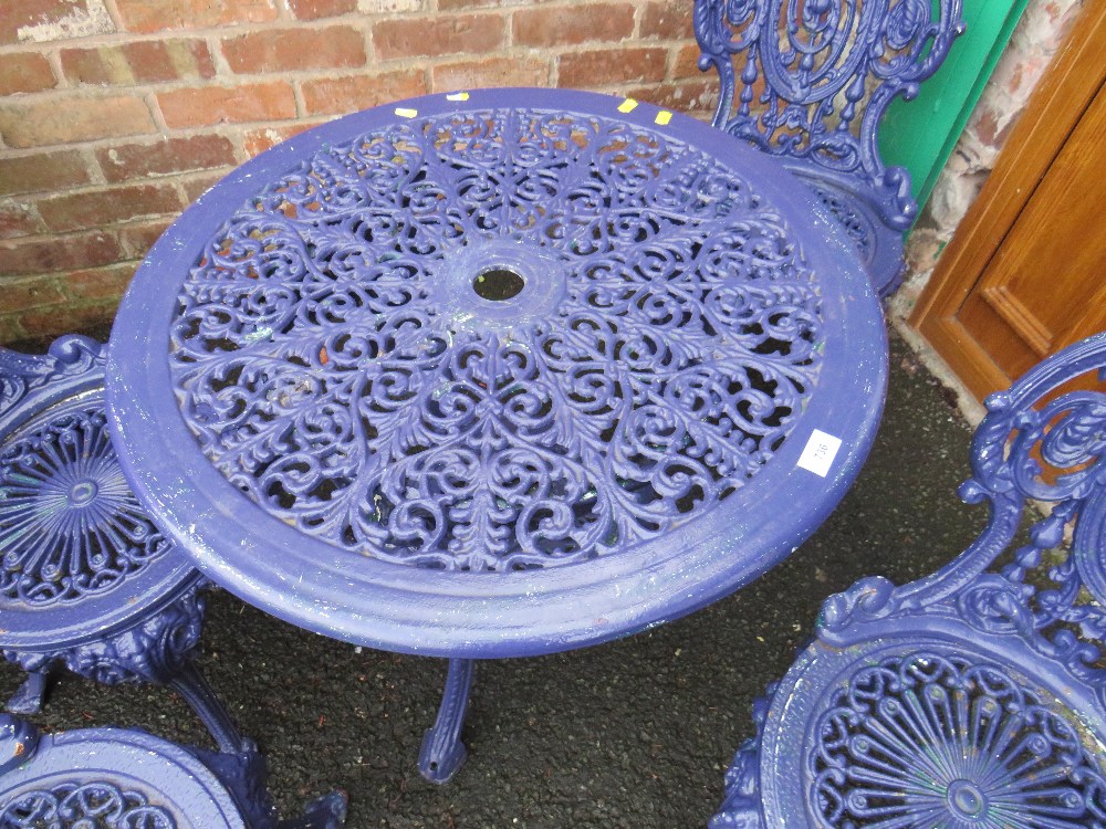 A HEAVY CAST IRON PURPLE PAINTED PATIO SET COMPRISING OF TABLE AND FOUR CHAIRS - Image 2 of 4
