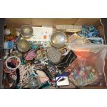 A LARGE TRAY OF ASSORTED COSTUME JEWELLERY ETC.