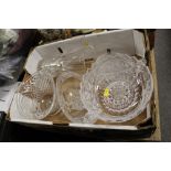 A TRAY OF VINTAGE GLASSWARE TO INCLUDE A TWIN HANDLED COMPORT