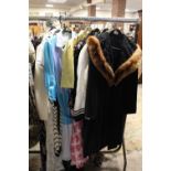 A VINTAGE LADIES COAT BY J LUBLINMER OF LONDON WITH FUR COLOUR TOGETHER WITH A COLLECTION OF VINTAGE