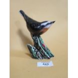 A SMALL ANITA HARRIS ART POTTERY FIGURE OF A NUTHATCH BIRD