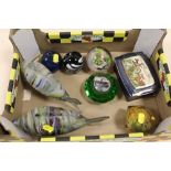 A TRAY OF COLLECTABLES TO INCLUDE GLASS PAPERWEIGHTS, MINTONS LIDDED TRINKET BOX ETC.