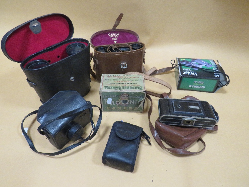 A BOX OF COLLECTABLES TO INCLUDE CAMERAS AND BINOCULARS