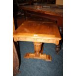 A LOW OAK COFFEE TABLE, W 100 CM