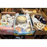 THREE TRAYS OF ASSORTED CERAMICS TO INCLUDE ROYAL WORCESTER EVESHAM CHINA, WEDGWOOD ETC.