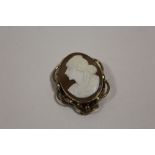 A VICTORIAN YELLOW METAL MOUNTED CAMEO BROOCH