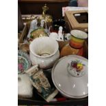 TWO TRAYS OF ASSORTED CERAMICS TO INCLUDE A CROWN DEVON ART NOUVEAU STYLE VASE A/F ETC.