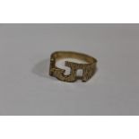 A HALLMARKED 9 CARAT GOLD RING SIZE -W APPROX WEIGHT - 4.7G