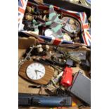 TWO TRAYS OF COLLECTABLES TO INCLUDE CLOCKS, CABINET PLATES ETC.