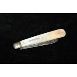 A HALLMARKED SILVER AND MOTHER OF PEARL FRUIT KNIFE