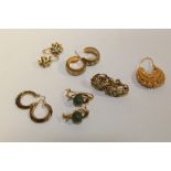 A COLLECTION OF 9 CARAT GOLD AND YELLOW METAL EARRINGS OVERALL WEIGHT - 18.5G APPROX
