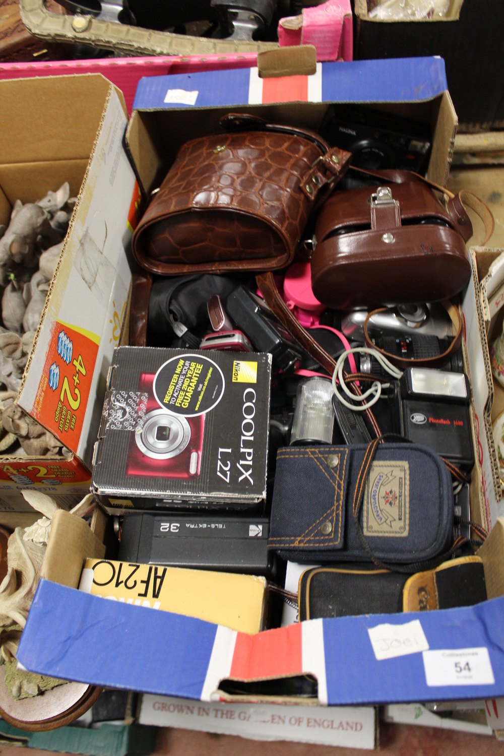 A TRAY OF MOSTLY MODERN CAMERAS, BINOCULARS ETC.