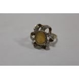 A HALLMARKED 9 CARAT GOLD DRESS RING SET WITH A CITRINE SIZE N APPROX WEIGHT - 4.8G