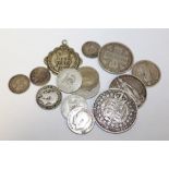 A BAG OF SILVER AND WHITE METAL COINS TO INCLUDE A FLORIN