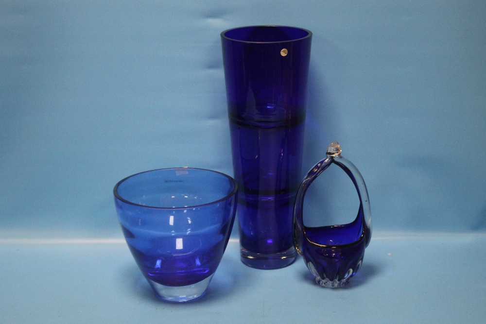 THREE PIECES OF POLISH BLUE GLASS TO INCLUDE A TALL VASE H 40 CM
