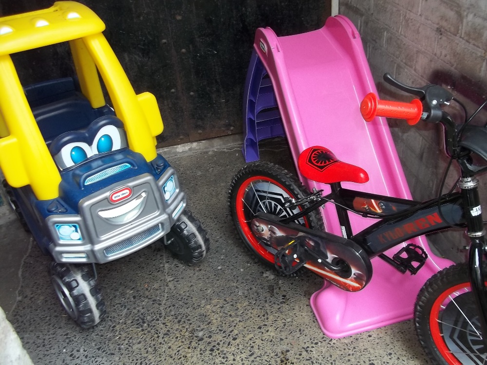 THREE CHILDREN'S OUTSIDE TOYS TO INCLUDE A BIKE, A LITTLE TYKES CAR AND A PLASTIC SLIDE