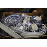 A TRAY OF BLUE & WHITE TEA & DINNERWARE (NOT INCLUDING TRAY)