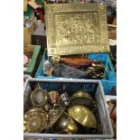 TWO TRAYS OF METALWARE TO INCLUDE FIRE SCREEN, BRASSWARE ETC. (TRAYS NOT INCLUDED)