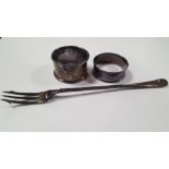 TWO HALLMARKED SILVER NAPKIN RINGS AND A SILVER FORK