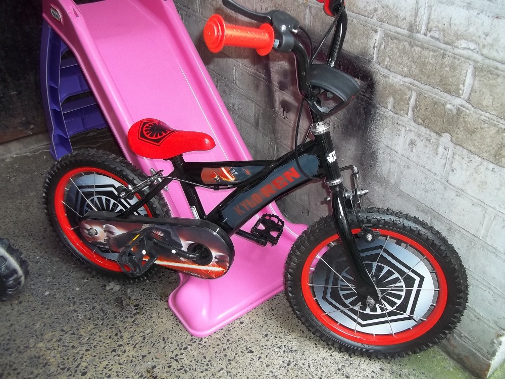 THREE CHILDREN'S OUTSIDE TOYS TO INCLUDE A BIKE, A LITTLE TYKES CAR AND A PLASTIC SLIDE - Image 2 of 3