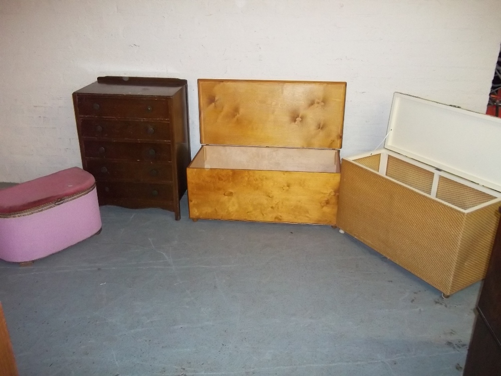 FIVE ITEMS INCLUDING AN OAK FIVE DRAWER VINTAGE CHEST OF DRAWERS, A COFFEE TABLE, BLANKETS CHEST - Image 2 of 2