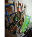 A LARGE QUANTITY OF GARDEN TOOLS