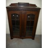 AN OAK CHINA DISPLAY CABINET / BOOKCASE