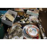 TWO TRAYS OF CERAMICS AND COLLECTABLES TO INCLUDE A SMALL COLLECTION OF COSTUME JEWELLERY (TRAYS NOT