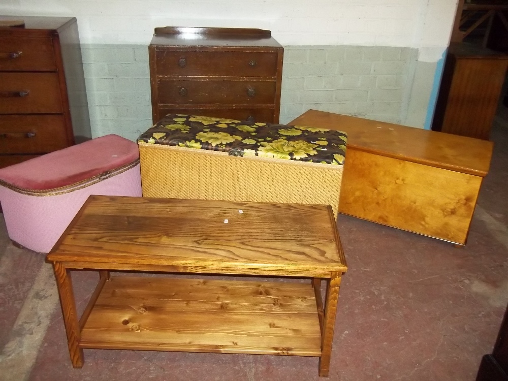 FIVE ITEMS INCLUDING AN OAK FIVE DRAWER VINTAGE CHEST OF DRAWERS, A COFFEE TABLE, BLANKETS CHEST