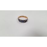 AN 18 CT GOLD SAPPHIRE RING, ONE STONE MISSING