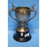 A HALLMARKED SILVER TROPHY CUP, BIRMINGHAM HALLMARK, GRAZELEY HOMING SOCIETY, YOUNG BIRD AVERAGE