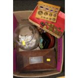 A BOX OF COLLECTABLES TO INCLUDE SMALL BRASS WEIGHTS, TEA CADDY A/F ETC.
