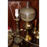 A VINTAGE BRASS OIL LAMP TOGETHER WITH A TABLE LAMP