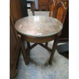 A DECO STYLE OAK COFFEE TABLE WITH FIXED COPPER TOP - GLASS COVER, H 57 cm, Dia. 51 cm
