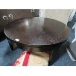 A MODERN CIRCULAR BLACK COFFEE TABLE, H 40 cm, Dia. 93 cm